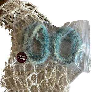 Lot de deux chouchous en mohair mélangé avec dégradé bleu-vert style peinture