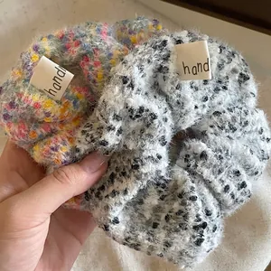 Retro Plush Tweed Knit Scrunchies Large Fuzzy Hair Ties With Hand Label For Women Elegant Winter Autumn Hair Accessories