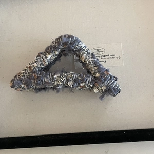 French tweed shark hair clip in grey and white weave with golden silk thread
