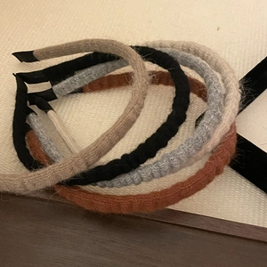 Knitted textured nonslip headbands in beige black grey and red for autumn winter styling