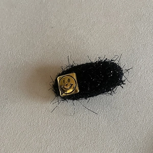 Barrette à cheveux marron en peluche avec plaque dorée smiley pour l'automne-hiver