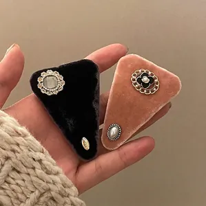Retro Velvet Triangle Hair Clip With Artificial Pearl Rhinestone Tweed Lace Edge Side Hairpin Vintage Fashion Accessory For Women