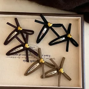Französisches Haarklammer-Set mit Lederschleifen und Herz-Deko in Khaki, Braun und Schwarz