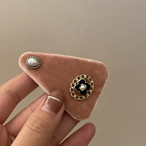 Vintage pink velvet hair clip featuring zircon, lace pearls, and a black clover motif