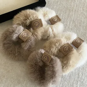 Mignon Chouchou en Peluche de Fausse Fourrure de Lapin avec Étiquette en Cuir Smiley Couleur Unie pour Femmes