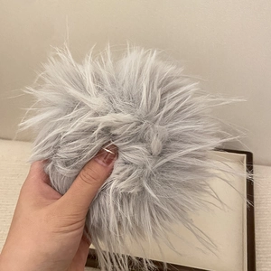 Elastico per capelli in finta pelliccia grigia grande scrunchie morbido per acconciature