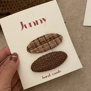 Lot de deux barrettes à cheveux en tissu tweed café et motifs ovales marron foncé