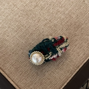 Vintage tweed pearl hair clip in dark green and red weave for a classic retro style