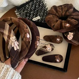 Ensemble d'Accessoires Cheveux à Carreaux avec Ours en Peluche Pince à Cheveux Nœud Choucou avec Strass en Forme de Cœur