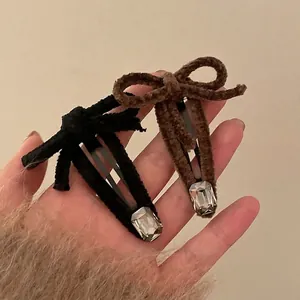 Vintage Velvet Bow Knot Hair Clip With Rectangular Rhinestone Elegant Autumn Winter Duckbill Clip For Women Daily Styling