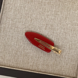 Barrette élégante en acétate bordeaux avec lettrage doré France Handmade pour femme