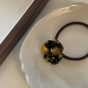 Elegant tortoiseshell acetate flower hair tie with high elasticity for women's hairstyling