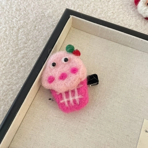 Barrette à cheveux cupcake en feutre de laine avec glaçage rose et clip crocodile