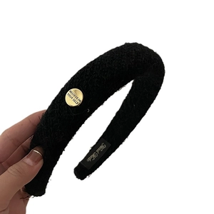 Serre-tête français en peluche noire à carreaux avec boucle ronde en métal doré