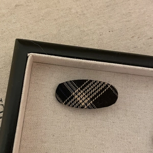 Elegant vintage British style plaid cloth oval hair clip for women in beige and black