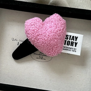 Barrette à cheveux cœur en peluche rose avec pince crocodile noire en métal résistant