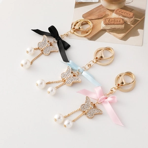 Porte-clés papillon en perles exquis avec strass et rubans en trois couleurs élégantes