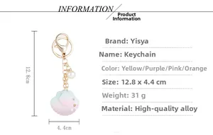 Vue détaillée du porte-clés coquillage dégradé avec perles et pendentifs étoiles