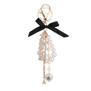 Elegante portachiavi con fiocco e perle, ciondolo KISS e torre Eiffel per borse