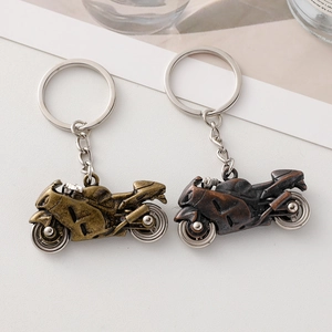 Retro motorcycle keychain in bronze and copper finish for men, creative gift keychain accessory