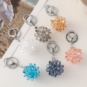 Porte-clés chic en boule de cristal multicolore avec fermoirs mousquetons argentés