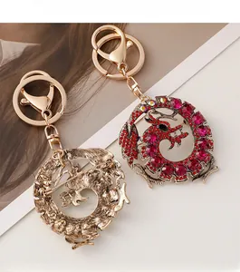Détails de la broche dragon et du porte-clés à double usage avec strass rouges
