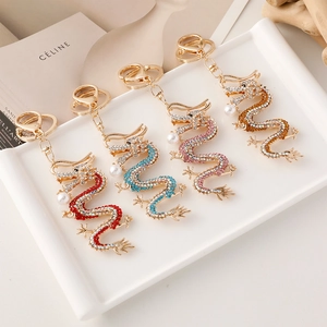 Luxe Porte-clés Dragon Chinois en Strass Alliage Métal Avec Ornement Künstliche Perle Imitation Charme Sac Femme Bijoux Cadeau