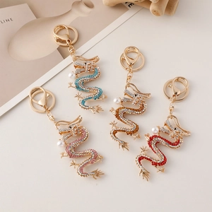 Porte-clés dragon du zodiaque chinois avec cristaux colorés et perles en quatre couleurs