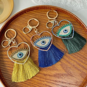 Porte-clés cœur mauvais œil avec strass en cristal et longs pompons en soie colorés