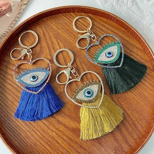 Porte-clés cœur œil maléfique avec pompon et strass brillants pour sacs à main
