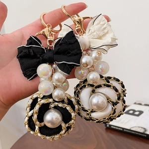Elegant bow and camellia keychain with pearls and gold metal chain for handbags