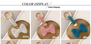 Detailansicht der funkelnden Strass-Schleifen-Schlüsselanhänger in Weiß, Rosa und Blau