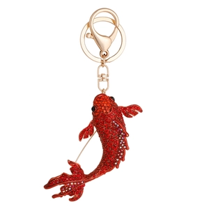 Élégant porte-clés carpe koi rouge avec strass brillants et fermoir mousqueton doré