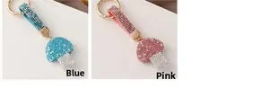 Detailansicht der blau-rosa Pilz-Schlüsselanhänger mit funkelnden Strasssteinen und Schlaufen