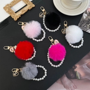Porte-clés chic en pompon peluche avec anneau de perles et breloque ours cœur multicolore
