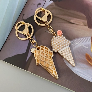 Porte-clés crème glacée créatif avec perles, fleur rose et anneau en métal doré