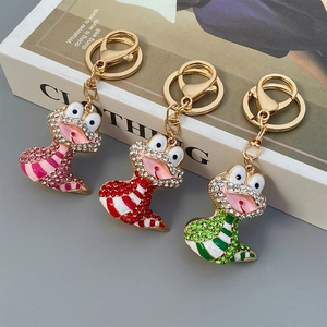Mignon Porte-clés Serpent en Strass de Dessin Animé Pendentif Animal en Métal Plaqué Or Anneau de Clé de Voiture pour Sac Femme Cadeau