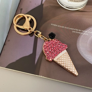 Porte-clés crème glacée en strass roses avec rose noire et fermoir doré chic