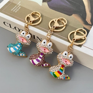 Porte-clés serpent en strass et émail coloré avec base en alliage doré pour sacs et voitures