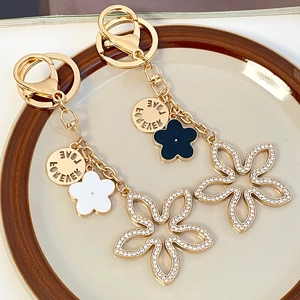 Lucky Rhinestone Five Petal Clover Flower Keychain Alloy Enamel Love Forever Round Tag Bag Pendant For Women Gift