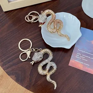 Porte-clés serpent du zodiaque avec strass étincelants en finitions or et argent