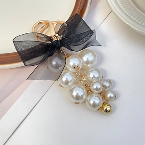 Elegant Black Organza Bow Imitation Artificial Pearl Grape Cluster Keychain Fashion Gold Alloy Bag Pendant Accessory For Women Gift