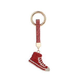 Portachiavi creativo sneaker con strass rossi e dettaglio ciondolo borsa scintillante