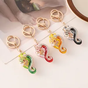 Porte-clés Serpent Vintage en Émail avec Strass et Perle Artificielle Pendentif Sac Animal Zodiaque Anneau en Métal Bijoux Femme