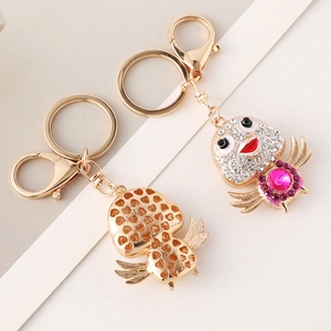 Schicker Zeichentrick Schlüsselanhänger mit Strass Flügeln und rosa Kristallstein