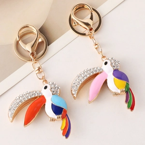 Porte-clés Oiseau Toucan en Acier Titane Mode Strass Émail Coloré Pendentif de Sac Animal Anneau de Clé Cadeau pour Femme