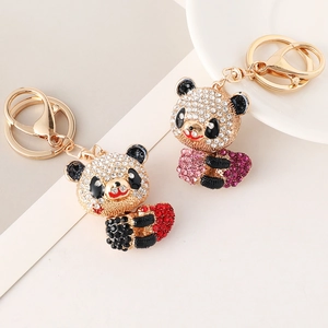 Karikatur-Panda-Schlüsselanhänger mit funkelnden Strasssteinen und Herz-Design am Goldring