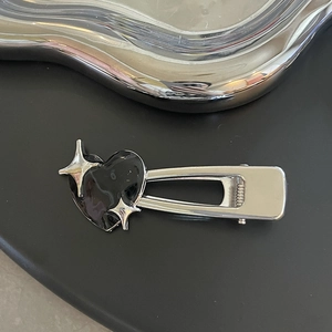 Fermaglio per capelli in metallo argento stile Y2K con cuore nero e stelle da donna