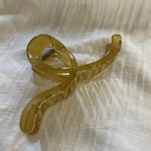 Translucent amber acrylic shark hair claw clip with cross design for thick hair