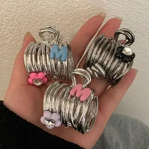 Fashion Alloy Metal Hair Claw Clip With M Letter Rhinestone Flower Decoration High Ponytail Fixed Hair Accessory For Women